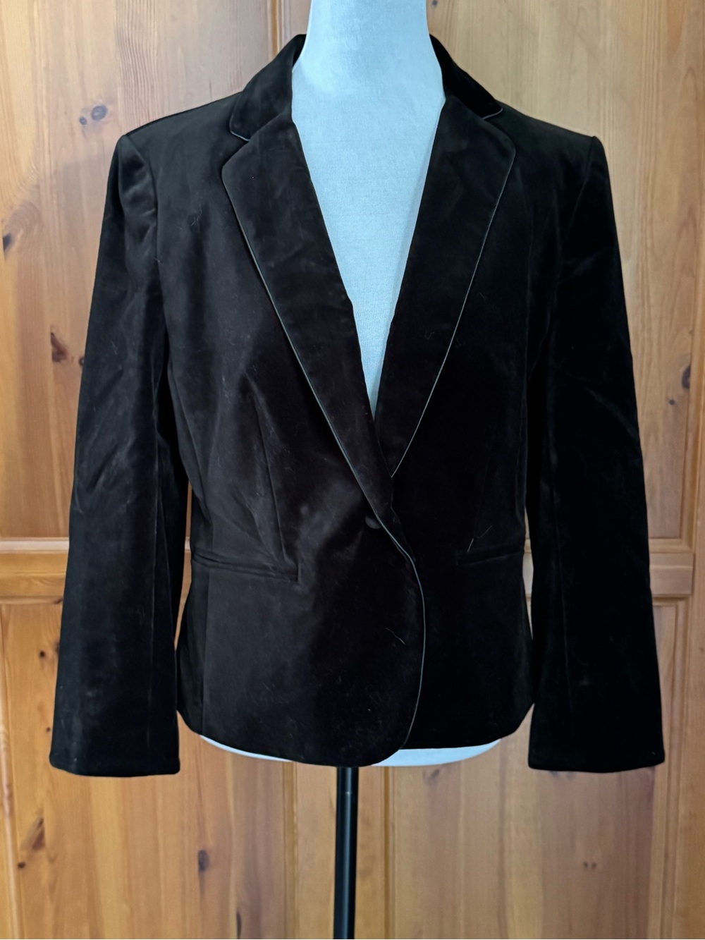 Ann Taylor Black Velvet Crop Blazer Size 10 19"x22"